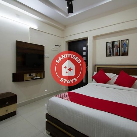 Oyo 46991 Sk7 Service Apartments Виджаявада Экстерьер фото