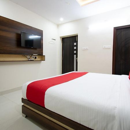 Oyo 46991 Sk7 Service Apartments Виджаявада Экстерьер фото