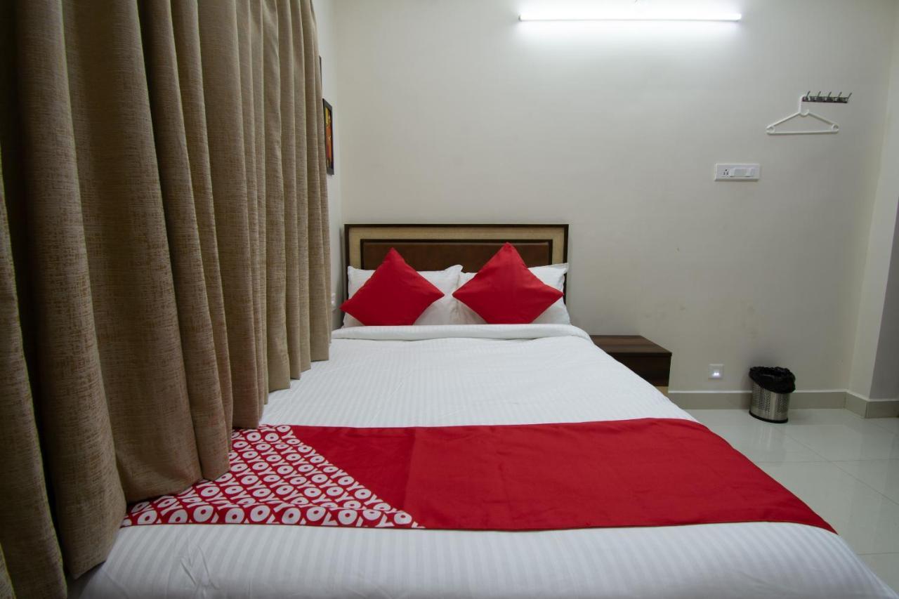 Oyo 46991 Sk7 Service Apartments Виджаявада Экстерьер фото