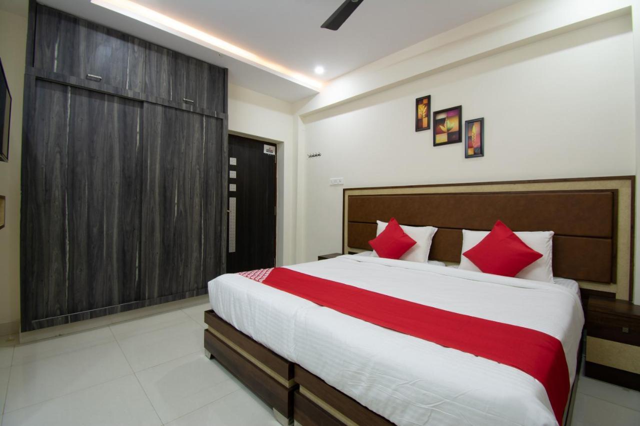 Oyo 46991 Sk7 Service Apartments Виджаявада Экстерьер фото