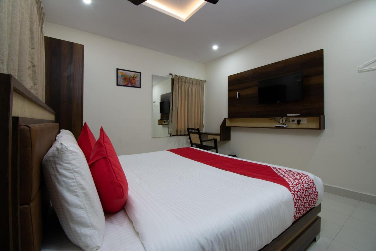 Oyo 46991 Sk7 Service Apartments Виджаявада Экстерьер фото
