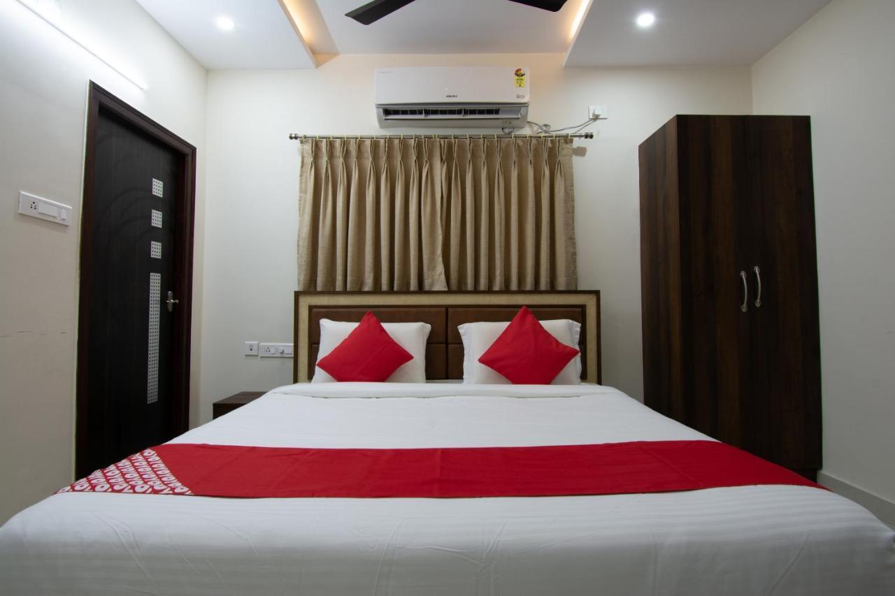 Oyo 46991 Sk7 Service Apartments Виджаявада Экстерьер фото